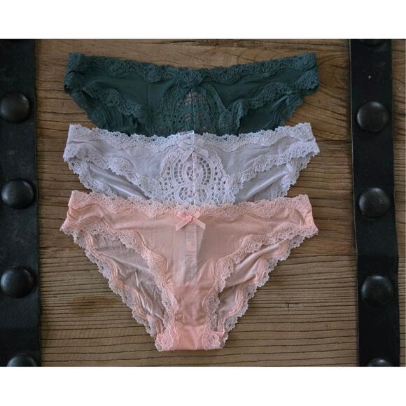 Victoria's Secret Dream Angels Cheekini Panty Bundle sz XS New - Picture 1 of 4